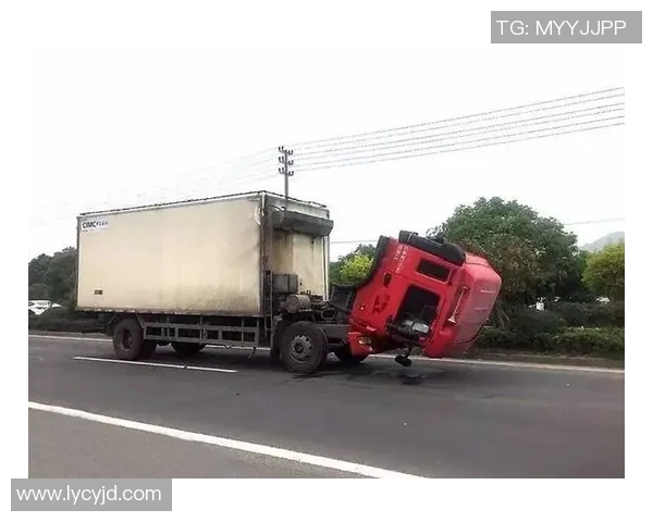 球队老板亲自下场训练引发热议现场滑稽场面频频上演引网友围观 球队老板亲自下场训练引发热议现场滑稽场面频频上演引网友围观